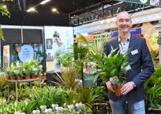 Air So Pure "inspireert met praktijk oplossingen op de beurs. De mix van klein groen en grootgroen naast elkaar. Het is een elkaar versterkend geheel, met één boodschap en uniforme uitstraling. In plaats van dat verschillende producten verspreidt staan over de winkelvloer". Ronald van Schie liet iedereen verschillende opties zien in de winkelpresentie van Air So Pure. 